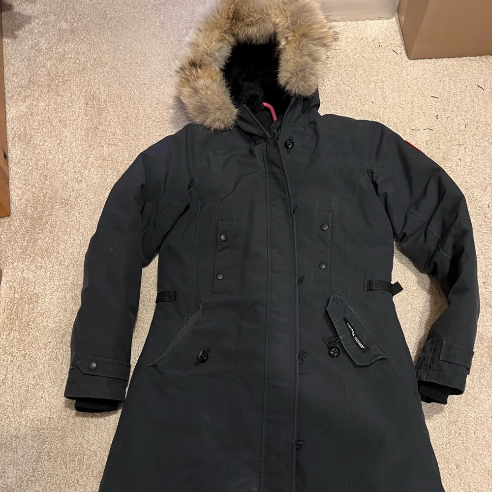 Canada Goose Kensington parka women’s size small.